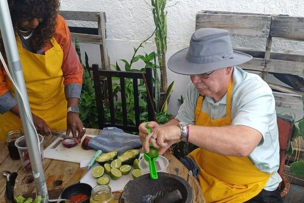 4hr Cooking Class in Medellín with Traditional Recipes and Drinks