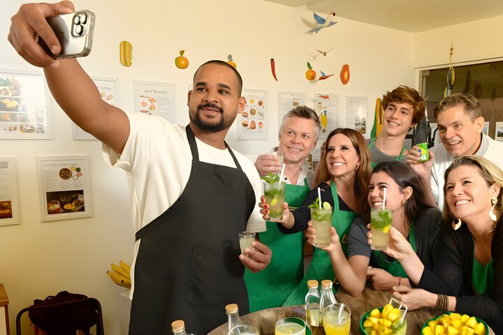 3-Hour Drinks and Appetizers Class in Playa del Carmen